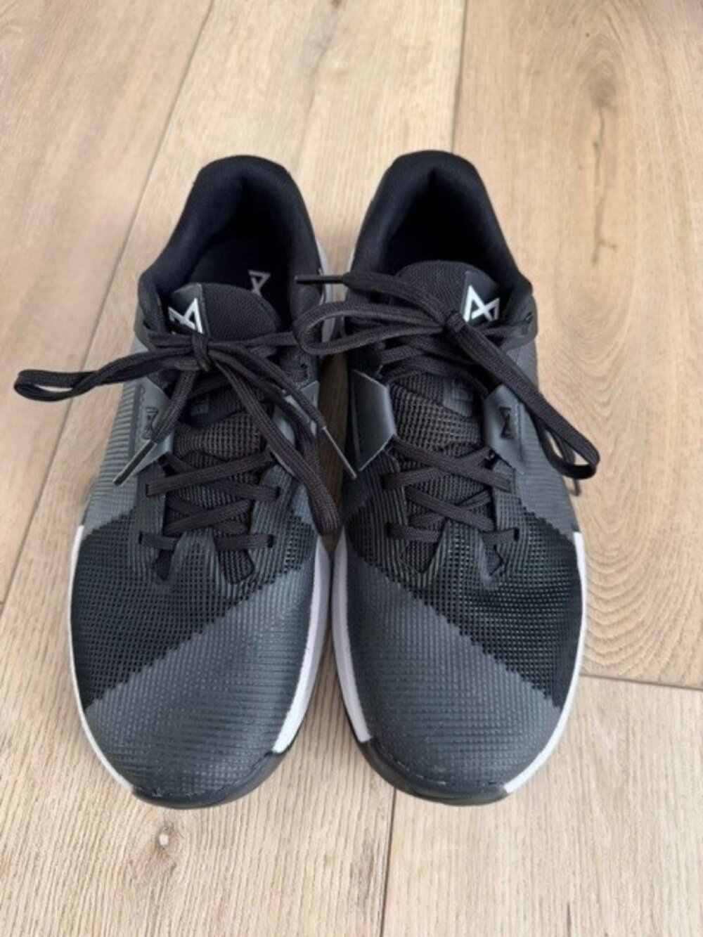 Nike Metcon 10 (Like New ) shoes - Size W 8.5